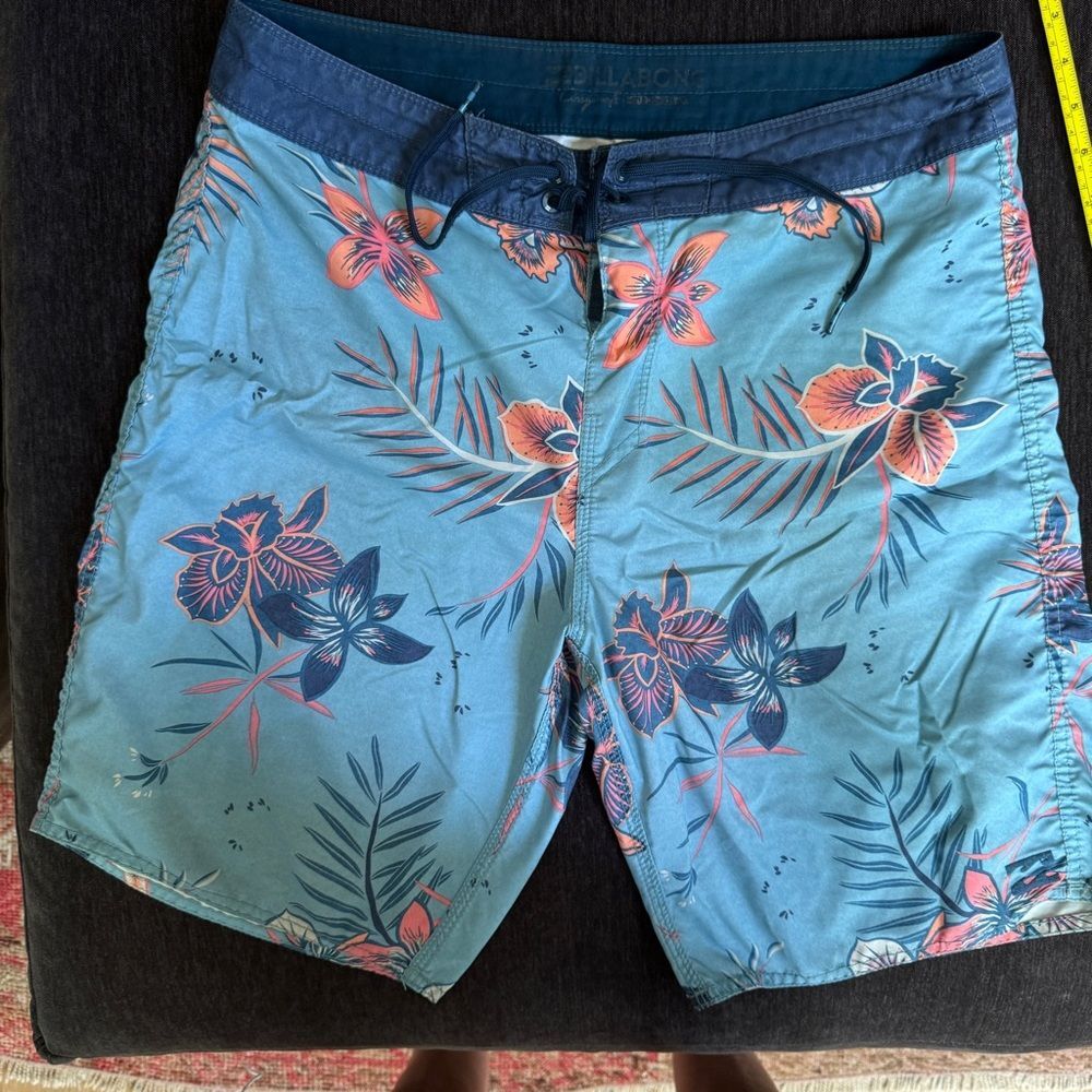 Billabong Men’s Blue Floral Board Shorts M/L See Pics For Measurements